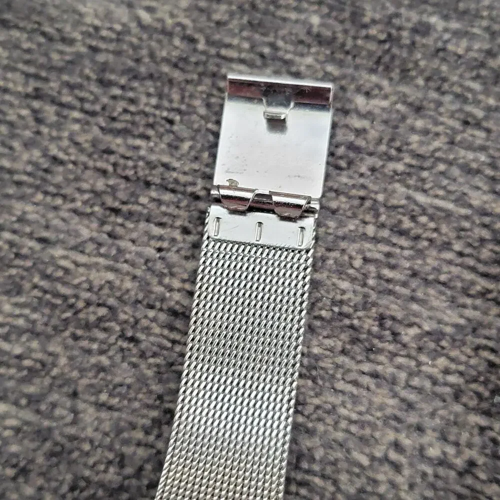 Vintage Skagen 20SSSMP Womens Watch Silver Case White Dial Mesh Bracelet Quartz